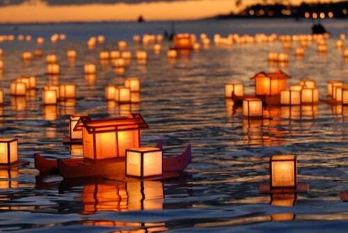 Lanterns-on-the-ocean_thumb.jpg